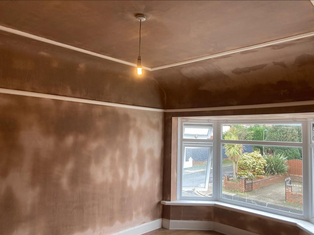 Plastered bay-window room with coving